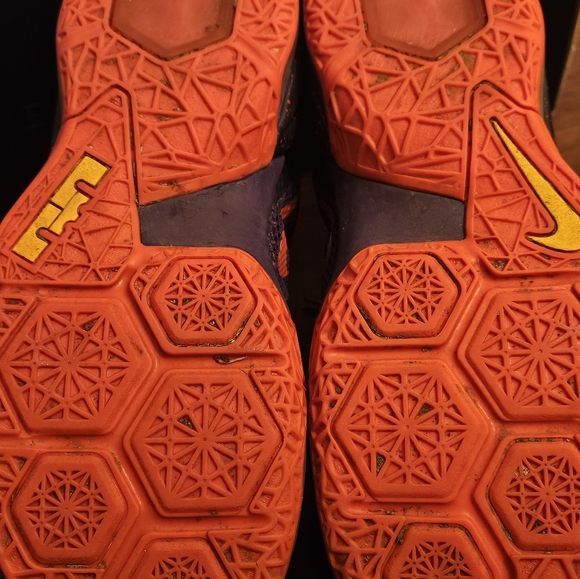 Lebron XII Low Tennis Shoes - Picture 4 of 6